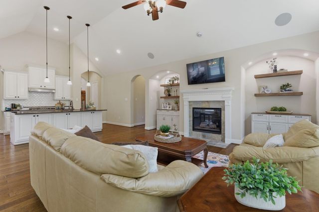 10 Little Falls Place, Tomball, TX 77375