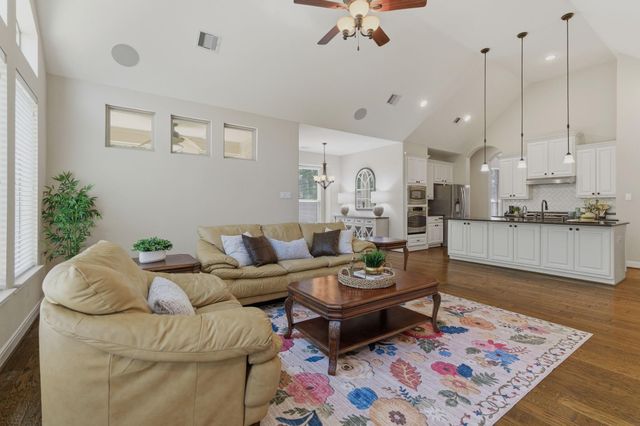 10 Little Falls Place, Tomball, TX 77375