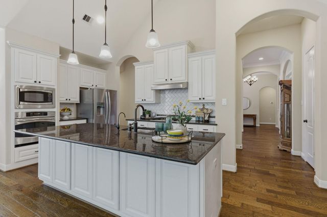 10 Little Falls Place, Tomball, TX 77375