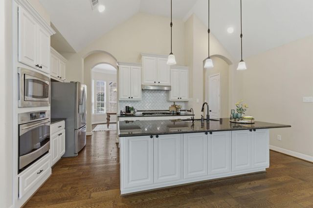 10 Little Falls Place, Tomball, TX 77375