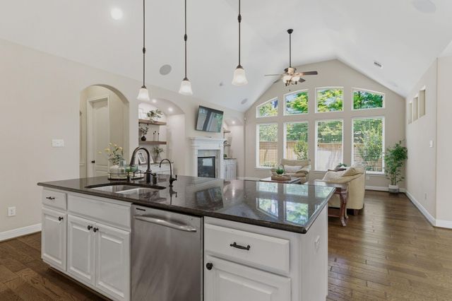 10 Little Falls Place, Tomball, TX 77375