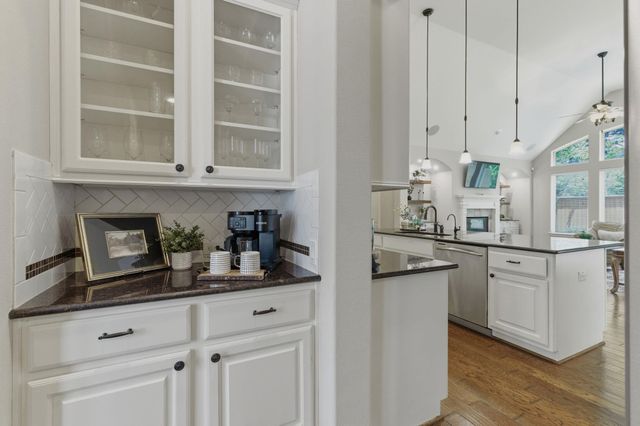 10 Little Falls Place, Tomball, TX 77375