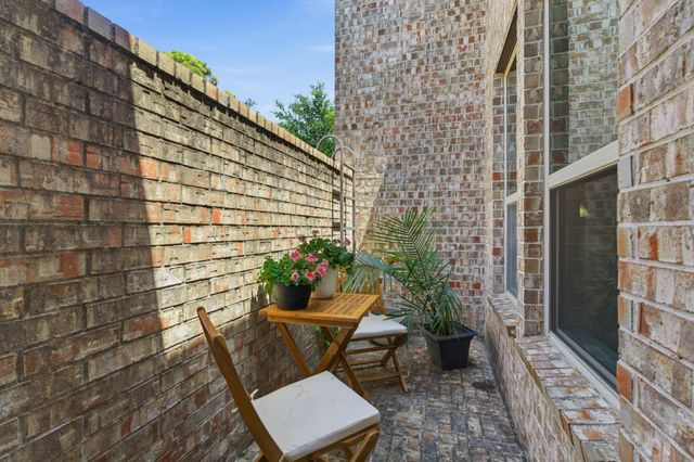 10 Little Falls Place, Tomball, TX 77375
