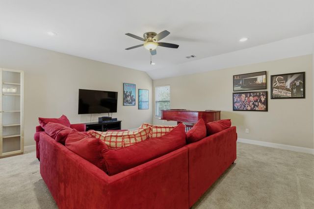 10 Little Falls Place, Tomball, TX 77375