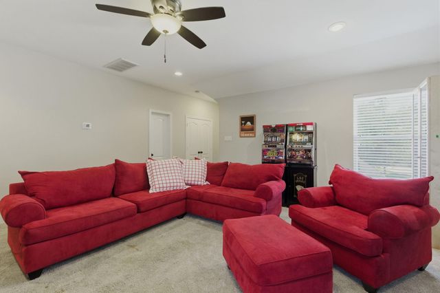 10 Little Falls Place, Tomball, TX 77375