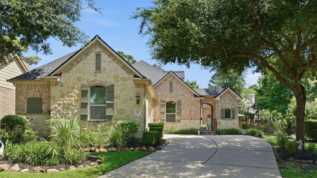 10 Little Falls Place, Tomball, TX 77375