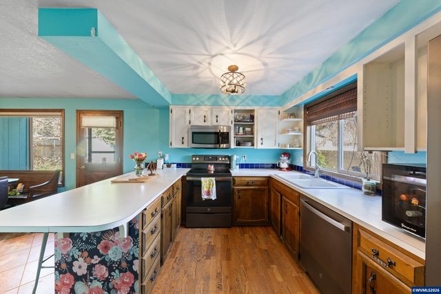 465 Flint Ridge St SE, Salem, OR 97306