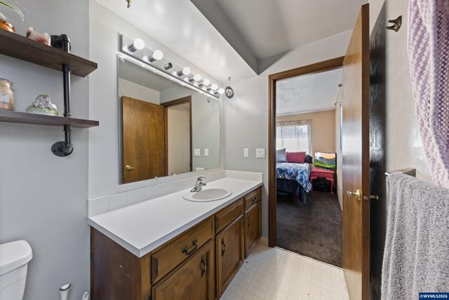 465 Flint Ridge St SE, Salem, OR 97306