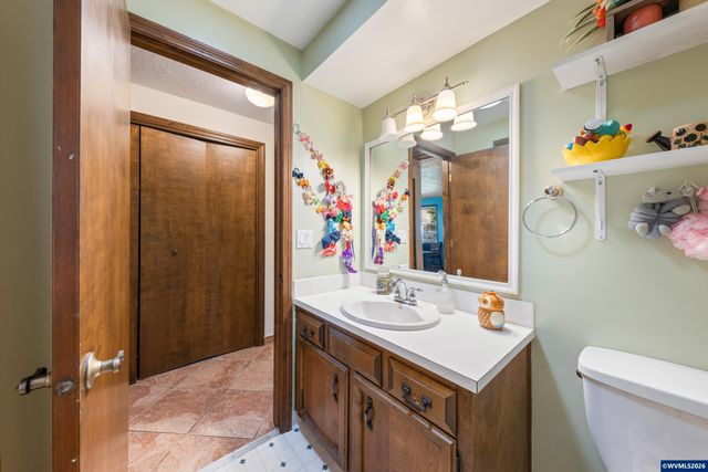 465 Flint Ridge St SE, Salem, OR 97306