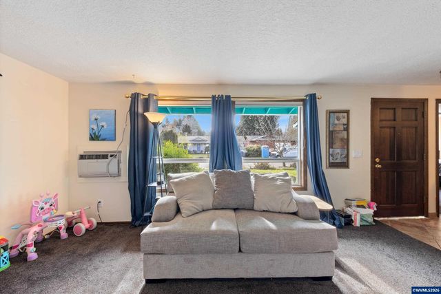 465 Flint Ridge St SE, Salem, OR 97306