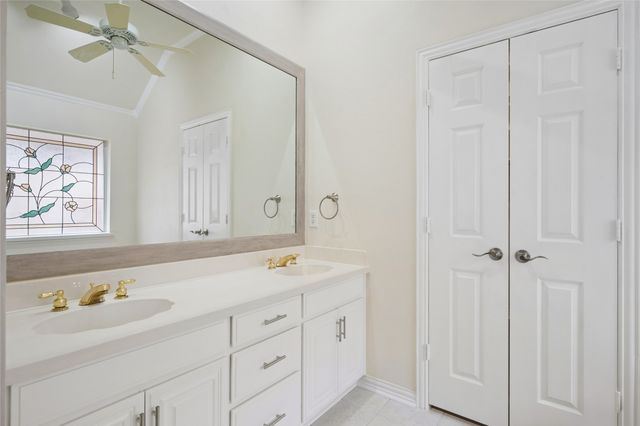 3216 Village Oak Drive, Arlington, TX 76017