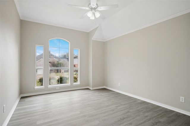 3216 Village Oak Drive, Arlington, TX 76017