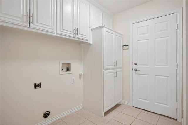 3216 Village Oak Drive, Arlington, TX 76017