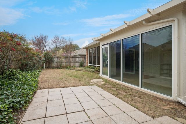 3216 Village Oak Drive, Arlington, TX 76017