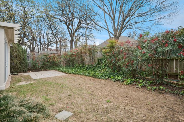 3216 Village Oak Drive, Arlington, TX 76017