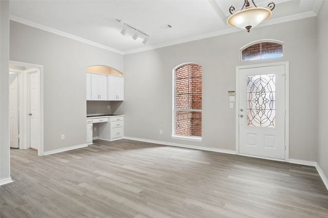 3216 Village Oak Drive, Arlington, TX 76017