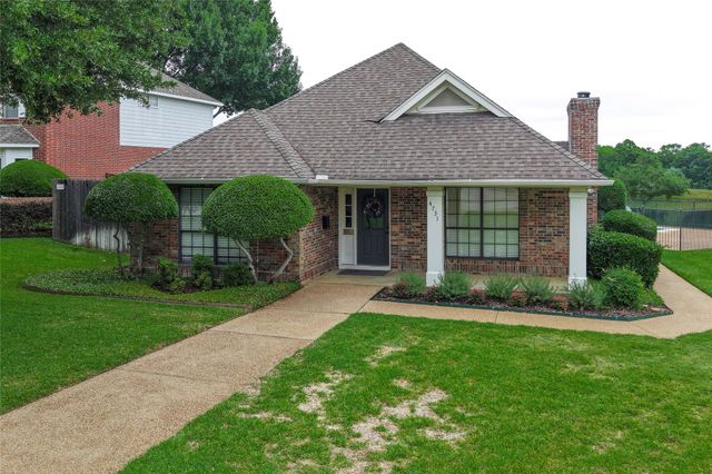 3216 Village Oak Drive, Arlington, TX 76017