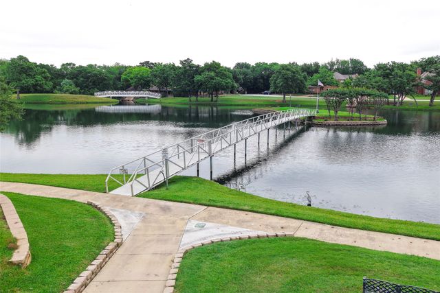 3216 Village Oak Drive, Arlington, TX 76017
