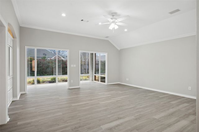 3216 Village Oak Drive, Arlington, TX 76017