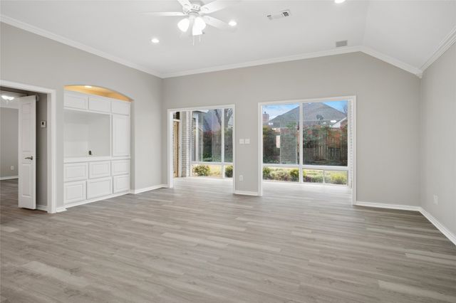 3216 Village Oak Drive, Arlington, TX 76017