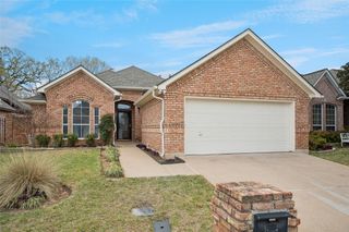 3216 Village Oak Drive, Arlington, TX 76017
