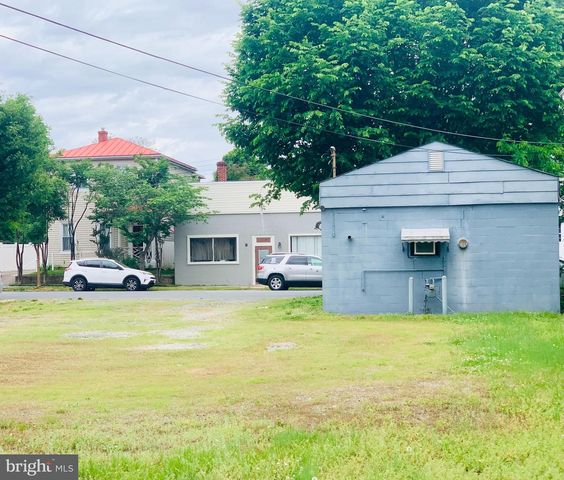 1504 PRINCESS ANNE ST, Fredericksburg, VA 22401