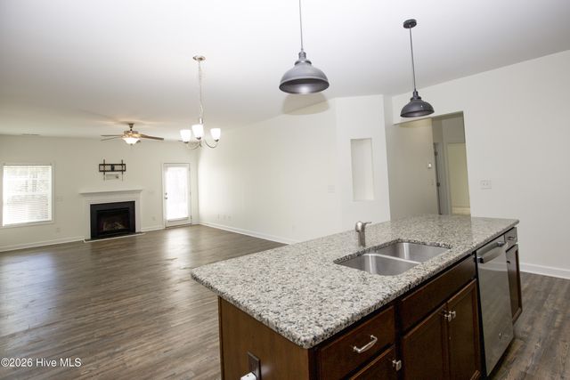 3025 Dana Lane, Aberdeen, NC 28315