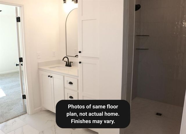 4900 Vine Cliff Road, Mustang, OK 73064