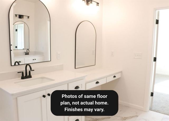 4900 Vine Cliff Road, Mustang, OK 73064