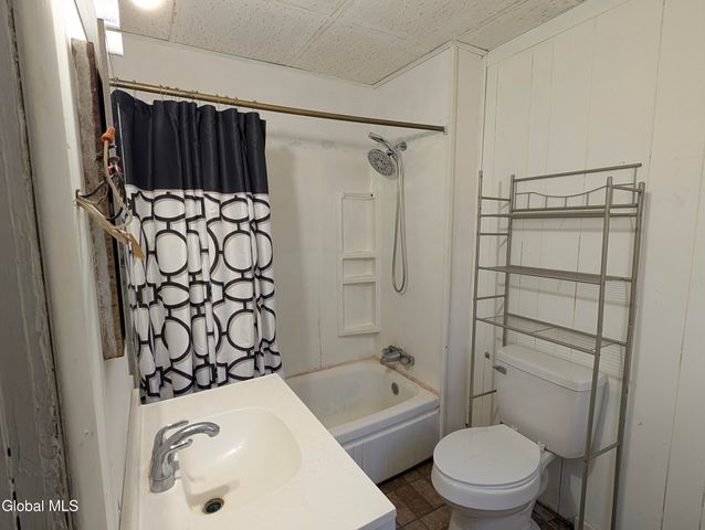 67 Montgomery Street, Gloversville, NY 12078