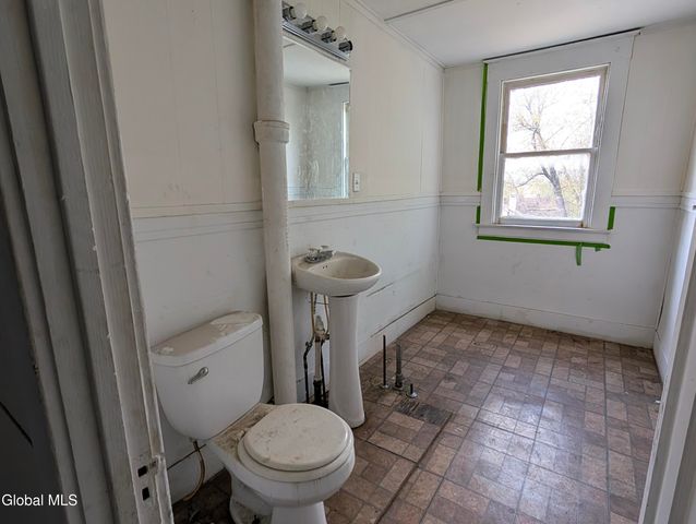 67 Montgomery Street, Gloversville, NY 12078