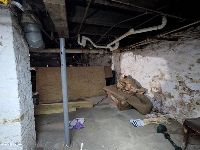 67 Montgomery Street, Gloversville, NY 12078