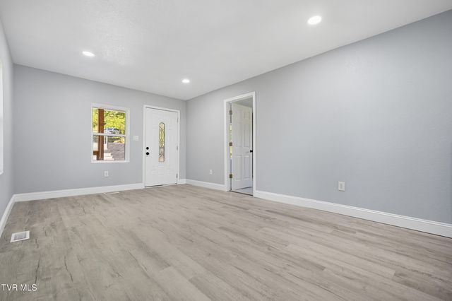 1116 Skelton Bluff Road, Kingsport, TN 37660