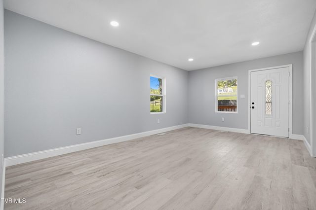 1116 Skelton Bluff Road, Kingsport, TN 37660