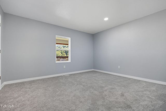 1116 Skelton Bluff Road, Kingsport, TN 37660