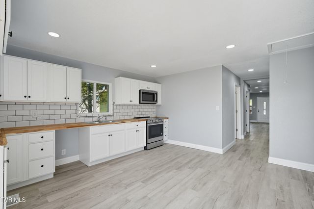 1116 Skelton Bluff Road, Kingsport, TN 37660
