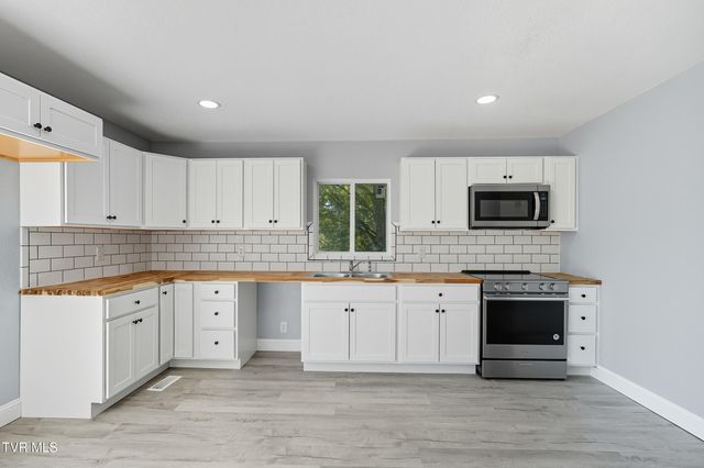 1116 Skelton Bluff Road, Kingsport, TN 37660