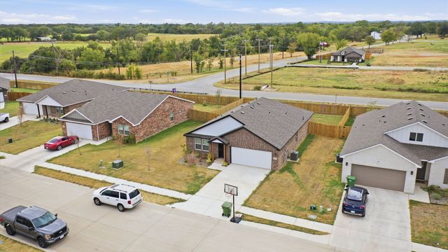 417 Jameson Street, Springtown, TX 76082