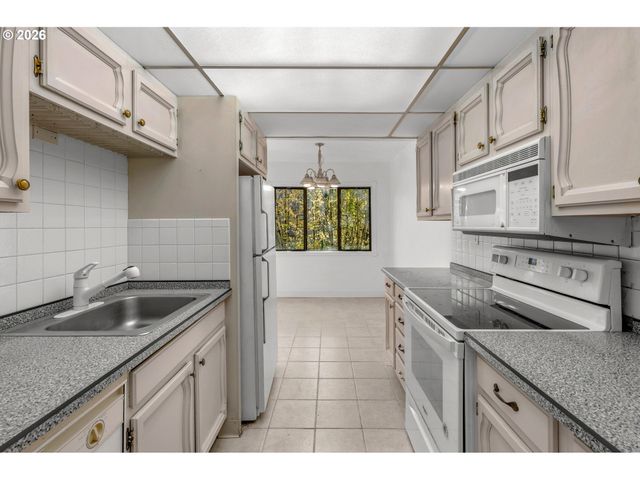 2021 Sw MAIN St 48, Portland, OR 97205