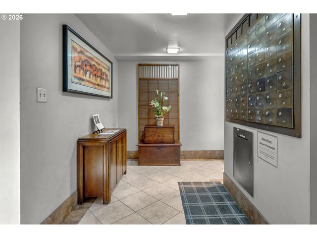 2021 Sw MAIN St 48, Portland, OR 97205