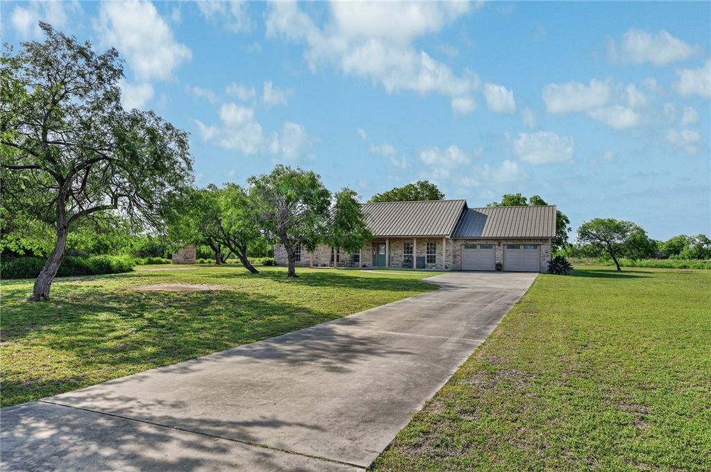 118 Agape Dr, Woodsboro, TX 78393 — photo 2