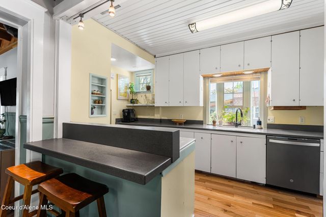 1402 W Lake ST W, Sandpoint, ID 83864