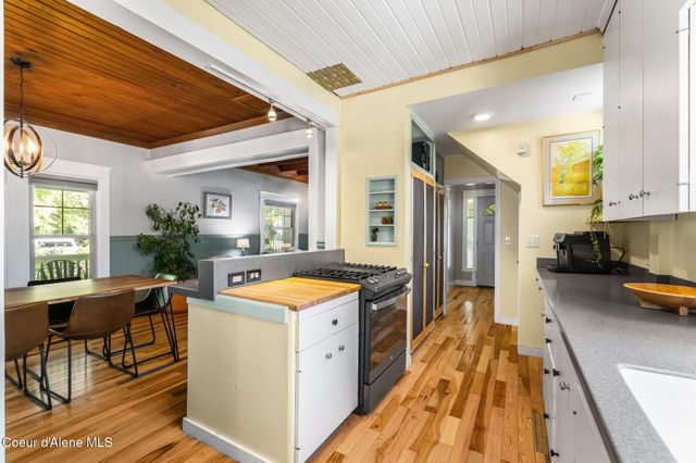 1402 W Lake ST W, Sandpoint, ID 83864