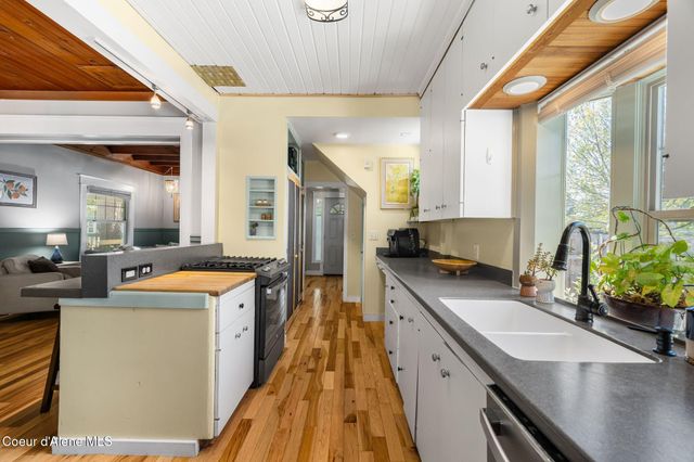 1402 W Lake ST W, Sandpoint, ID 83864