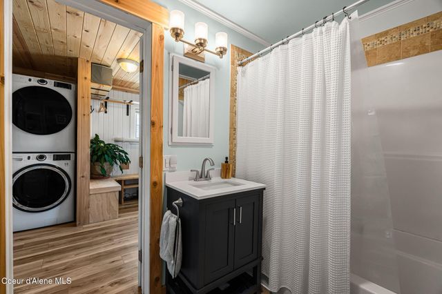 1402 W Lake ST W, Sandpoint, ID 83864