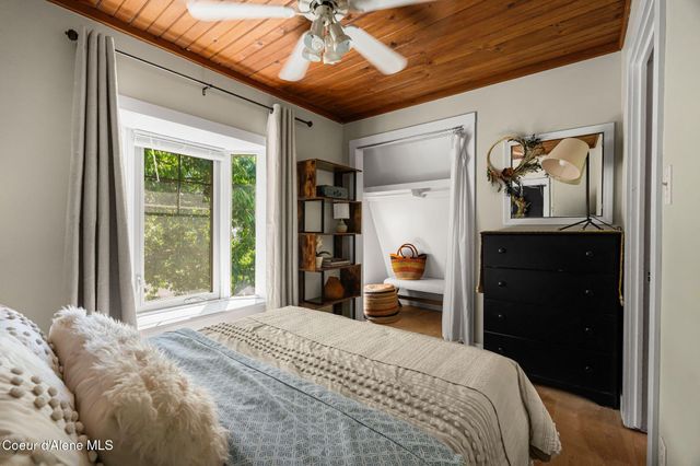 1402 W Lake ST W, Sandpoint, ID 83864