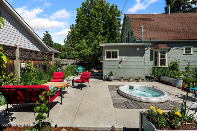 1402 W Lake ST W, Sandpoint, ID 83864
