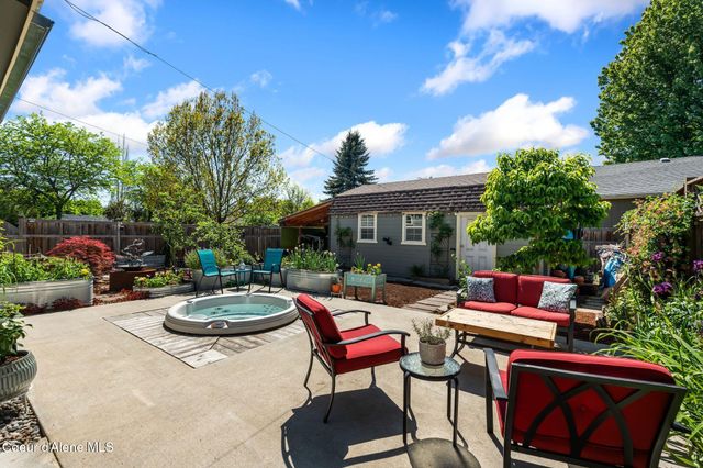 1402 W Lake ST W, Sandpoint, ID 83864