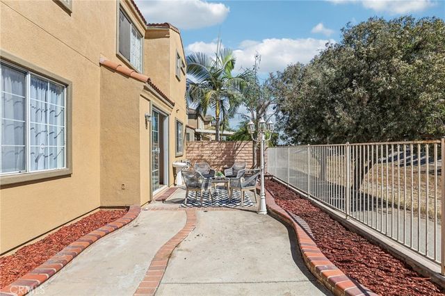 7210 Paseo Del Rio, Commerce, CA 90040