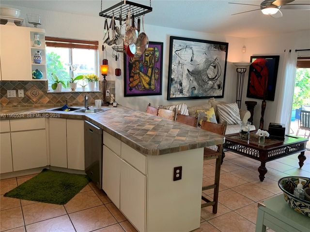 7971 NW 186th Ter, Hialeah, FL 33015